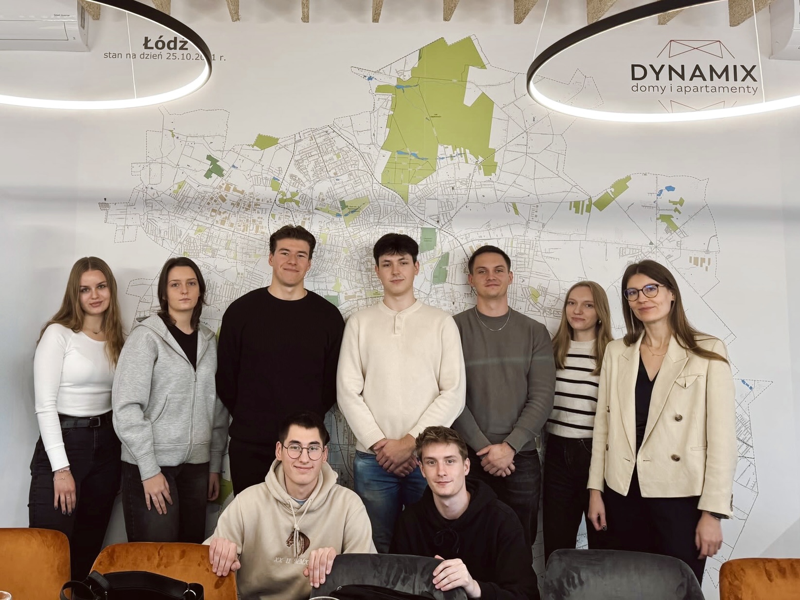 Przekazanie czeku na cel charytatywny — zespół Dynamix, deweloper Łódź